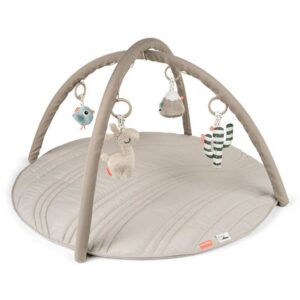 tapijt met boog done by deer zand